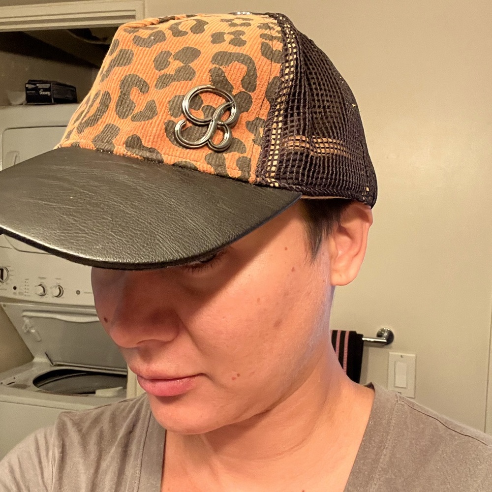 Bombshell hat